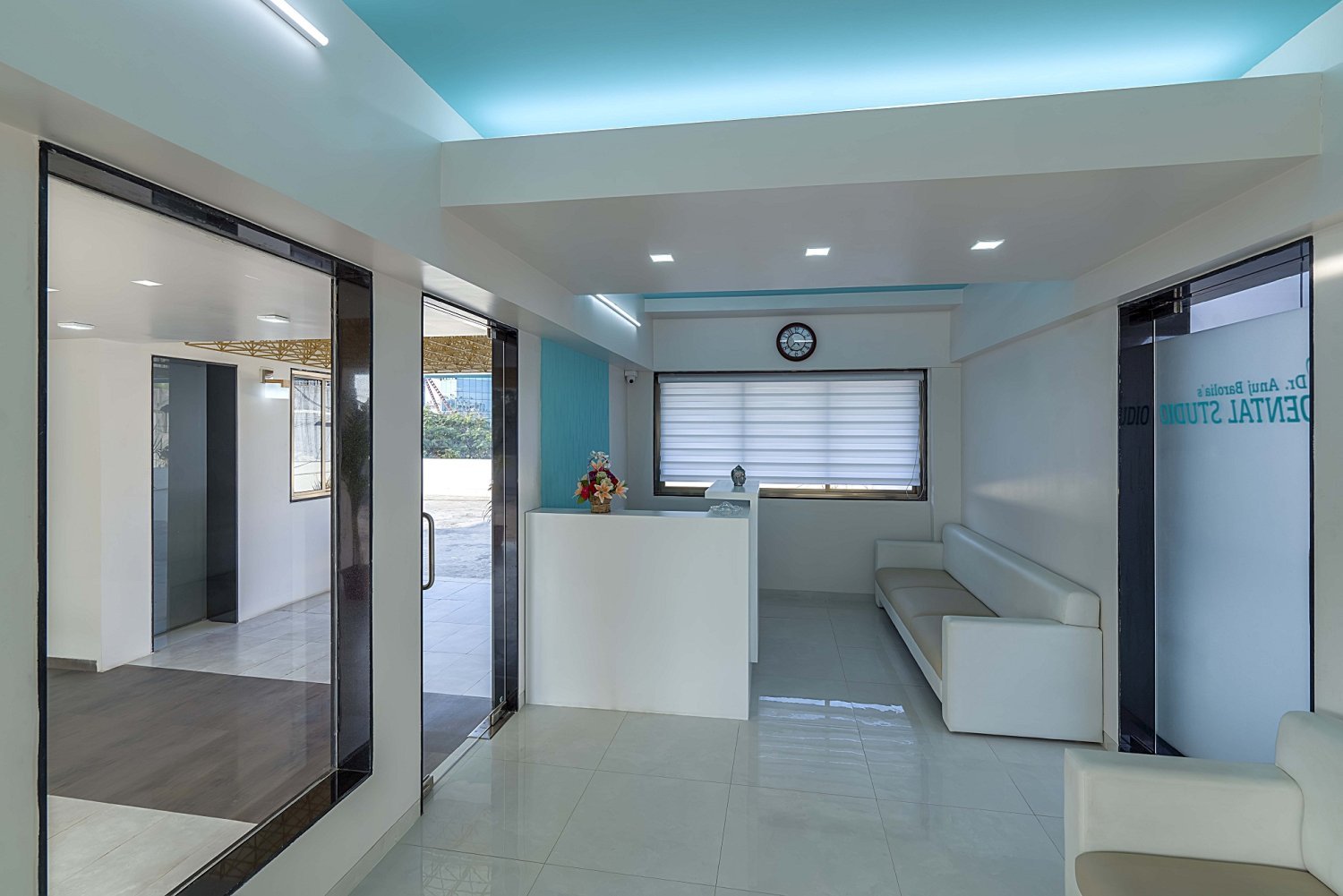 Consultation desk and digital diagnostic setup